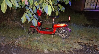 Devrilen elektrikli bisikletin sürücüsü yaralandı