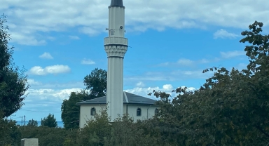 ESPİYE'DE HAYIRSEVERLERİN DESTEĞİYLE YAPILAN CAMİ İBADETE AÇILDI