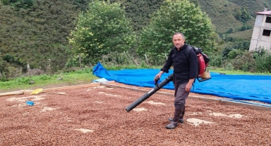 Giresun’da Fındık Üreticisinden Yağmura Karşı İlginç Yöntem