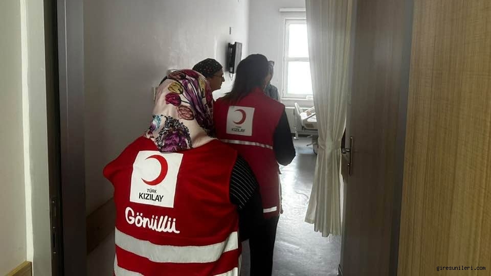 Giresun’da Kızılay Gönüllülerinden Hastalara Moral Ziyareti