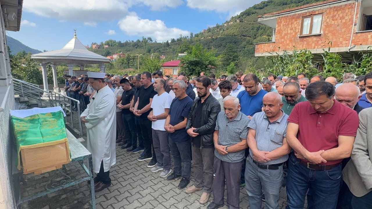 Giresun'da menfezdeki suya düşerek boğulan çocuğun cenazesi defnedildi