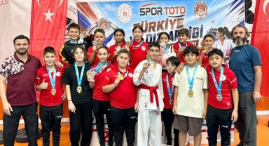 Giresunlu Karateciler Kars’ta Madalyaları Topladı