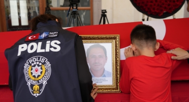 Giresunlu şehidin eşi ve çocuğundan yürek yakan veda