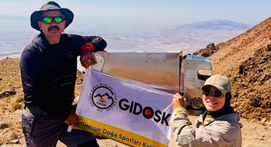 Giresunlu Sporcu Aynur Öksüz'den 3 Bin 256 Metrelik Zirve Başarısı