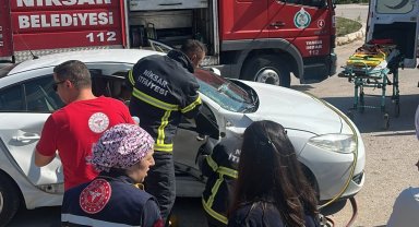 İki otomobilin çarpıştığı kazada 4 kişi yaralandı
