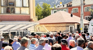 Kaskına arı giren motosikletli yayaya çarptı: 1 ölü, 1 yaralı