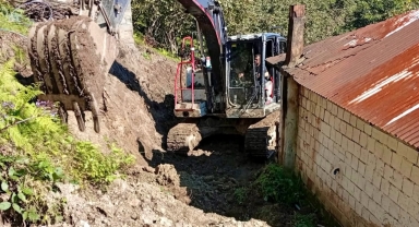 Keşap’ta Heyelan Nedeniyle Kapanan Köy Yolu Ulaşıma Açıldı