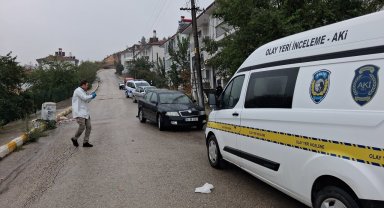 Otomobilinden indikten sonra düşen kişi kaldırıldığı hastanede öldü