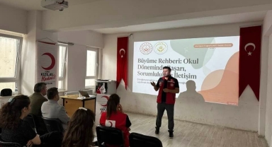 Piraziz’de Öğrenci ve Velilere “Başarı, Sorumluluk ve Aile İçi İletişim” Semineri