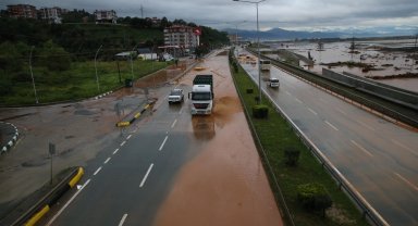 Rize'de sağanak etkili oldu