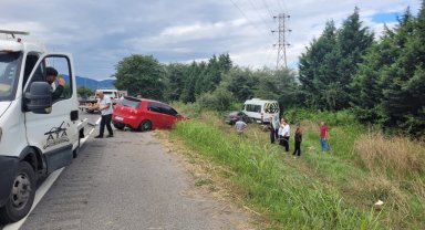 Samsun'da üç aracın karıştığı trafik kazasında 2 kişi yaralandı