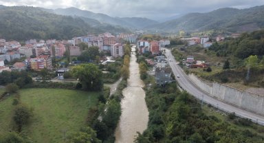 Sinop'ta sağanak sonrası denizin rengi kahverengi oldu