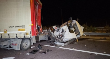 Tır ile otomobil çarpıştı: 1 ölü, 7 yaralı