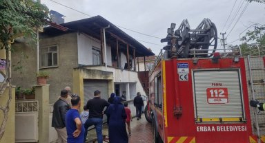 Tokat'ta çıkan yangında 2 katlı ev kullanılamaz hale geldi