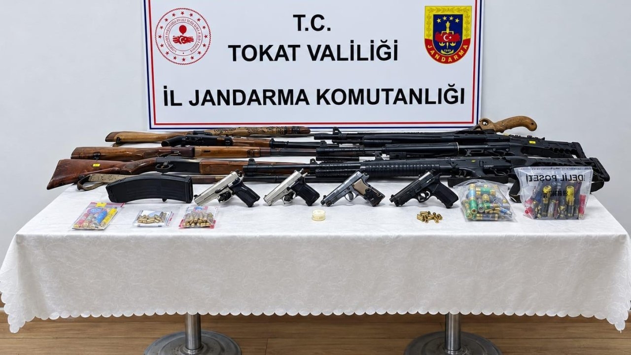 Tokat'ta silah kaçakçılığı operasyonunda 15 zanlı yakalandı