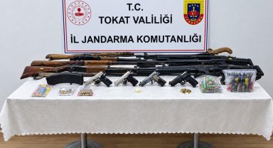 Tokat'ta silah kaçakçılığı operasyonunda 15 zanlı yakalandı