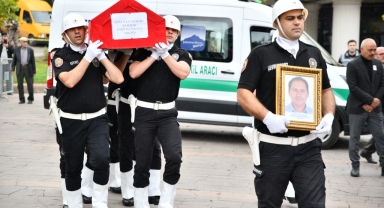 Trafik kazasına müdahale ederken şehit olan Giresunlu polis memuru son yolculuğuna uğurlandı