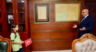 Vali Koç, Giresun'da Bayrak İçin Gösterdiği Hassasiyetle Dikkat Çeken Öğrenciyi Ağırladı