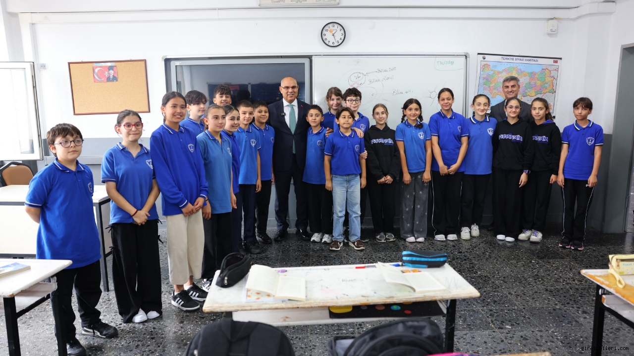 Vali Koç, Mithatpaşa Ortaokulunda Öğrencilerle Buluştu