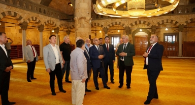 Vali Mustafa Koç, Eynesil Yeşil Camii’nde İncelemelerde Bulundu