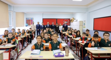 Vali Mustafa Koç'tan Yeni Eğitim Yılında Öğrencilere Ziyaret