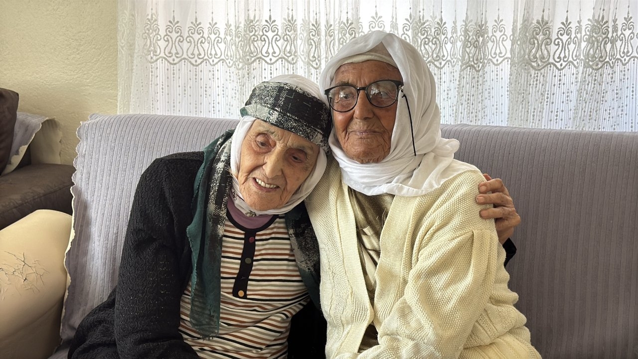 Zonguldak'ın çınarları Safiye ve Şerife nine bir asrı geride bıraktı