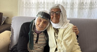 Zonguldak'ın çınarları Safiye ve Şerife nine bir asrı geride bıraktı