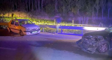2 otomobilin çarpışması sonucu 6 kişi yaralandı