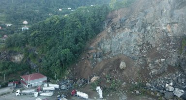 Artvin'de Feci Olay: Dağdan Kopan Kayalar Tır Parkına Düştü, 1 Ölü!
