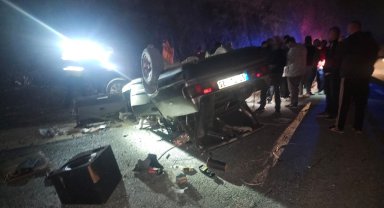 Düzce'de devrilen otomobildeki 2 kişi yaralandı