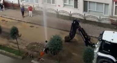 Giresun’da altyapı çalışması bitti, su borusu patladı!