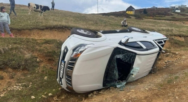 Giresun'da geri manevra yaparken devrilen kamyonetteki 4 kişi yaralandı