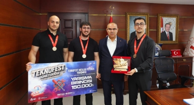 Giresun'un Şampiyon Gençlerinden Vali Mustafa Koç'a Ziyaret
