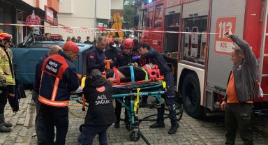 Giresun'da Otomobille Binaya Çarptı!
