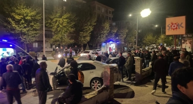 İki Otomobil Çarpıştı, Ortalık Savaş Alanına Döndü: 4 Yaralı