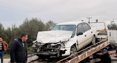 Minibüsle otomobilin çarpıştığı kazada 2 kişi yaralandı 