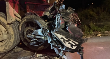 Pikapla çarpışan motosikletin 19 yaşındaki sürücüsü öldü