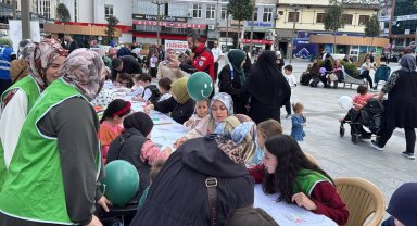 Rize'de çocuklar Filistinli akranları için resim çizdi