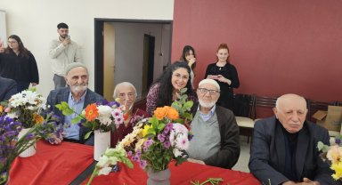 Samsun'da huzurevi sakinlerine çiçek terapisi düzenlendi