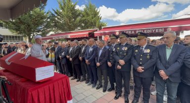 Sinop'ta teknenin alabora olması sonucu yaşamını yitiren gazi polis memurunun cenazesi Samsun'da defnedildi