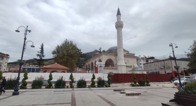 Tarihi caminin depreme dayanıksız minaresi yeniden yapıldı