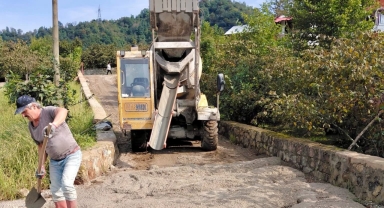 Tirebolu Avcılı Köyü’nde Yol Betonlama Çalışması Yapıldı
