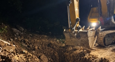 Tirebolu’da Köy Yolu İçin Gece Mesaisi