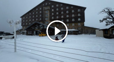 Türkiye'nin Önemli Turizm Merkezinde Kar Yağışı Başladı