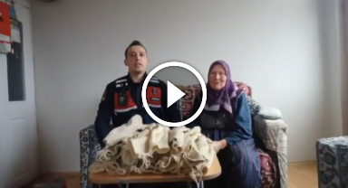 Yaşlı kadından yürekleri ısıtan hediye