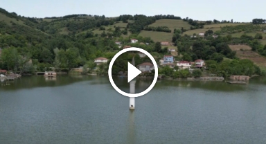 Batık mahallede sudan yükselen 'minare'