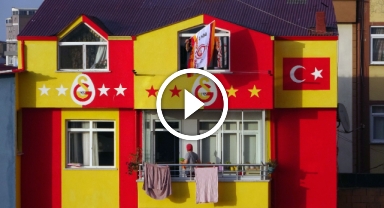 Giresunlu taraftar, Galatasaray sevdasıyla binasını sarı-kırmızıya boyadı   