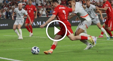 Türkiye İzlanda'yı Kerem'in hat-trick golleri ile devirdi