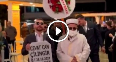 Böyle renkli düğün görülmedi… Arkadaşlarının düğününe mezar taşı ile geldiler