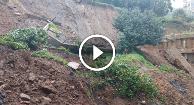 Rize'de heyelan yıktı geçti